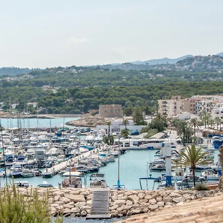 Bay - By Almarina Apartment