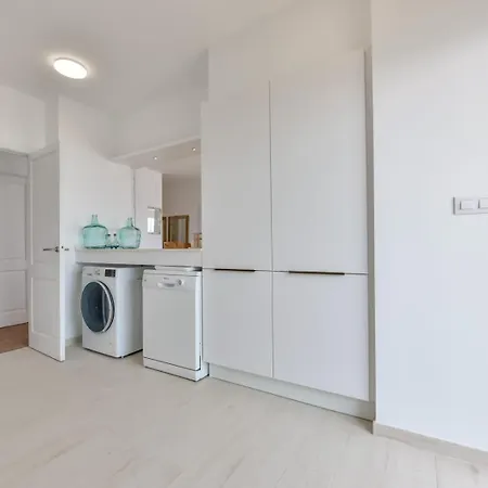 Apartment Bay - By Almarina