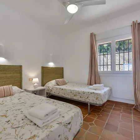 Apartment Bay - By Almarina *