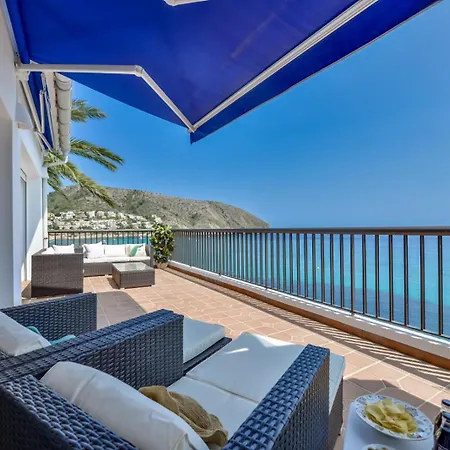 Bay - By Almarina Apartment